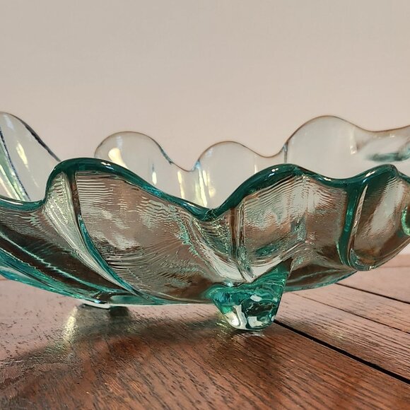 Vidrios San Miguel 100% Recycled Aqua Blue Glass Oak Leaf Dish - Picture 8 of 16